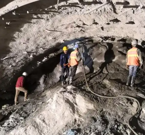 庄浪隧道拱顶带模注浆料，微膨胀注浆料的特点及施工工艺